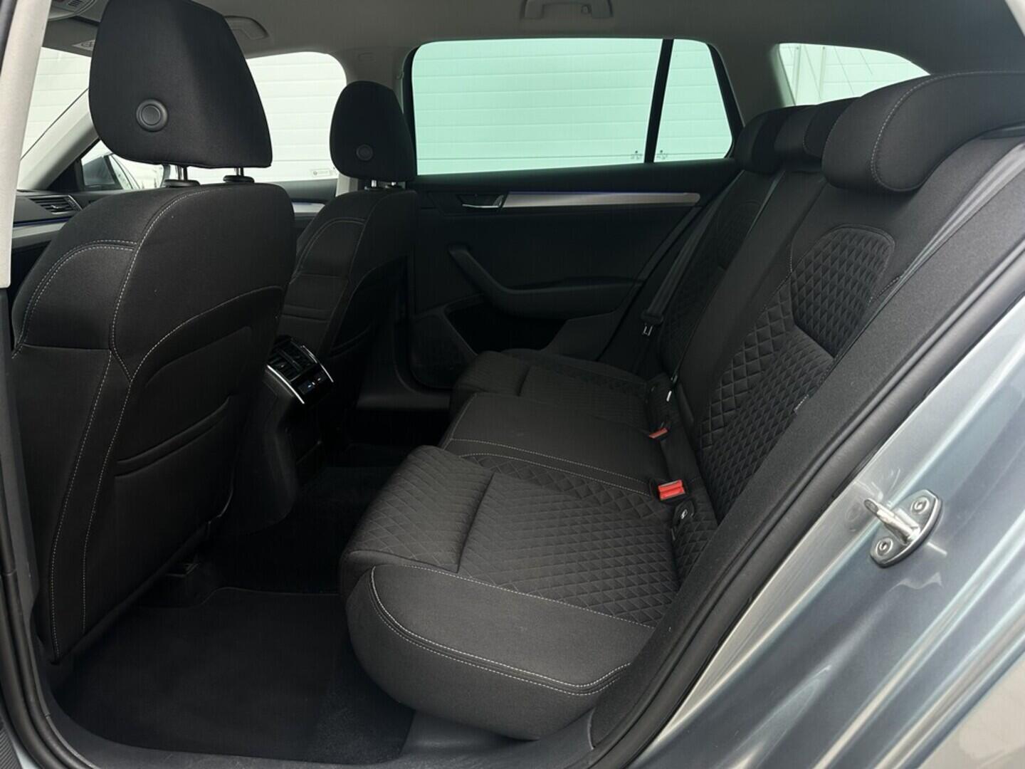 O619V07394_30.webp_SUPERB Style 1.6 TDI 88 kW automat