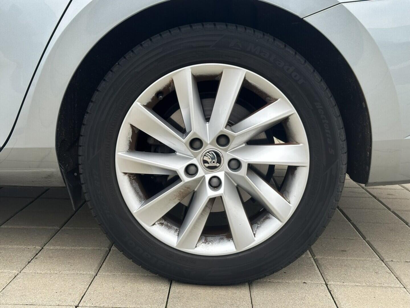 O619V07394_32.webp_SUPERB Style 1.6 TDI 88 kW automat
