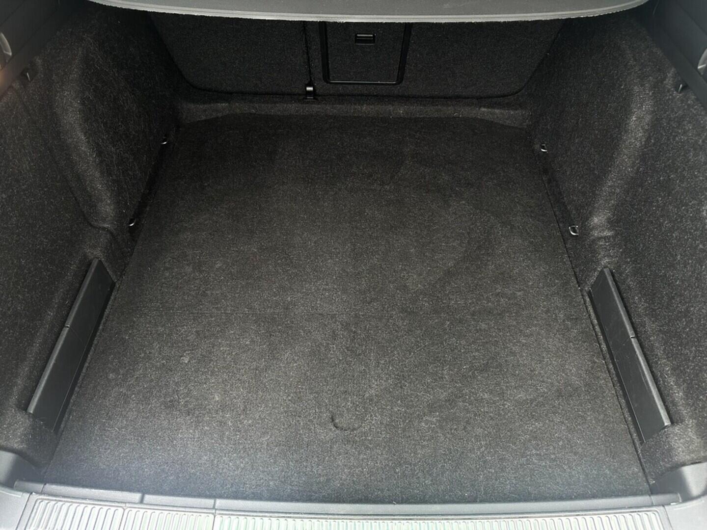 O619V07394_33.webp_SUPERB Style 1.6 TDI 88 kW automat
