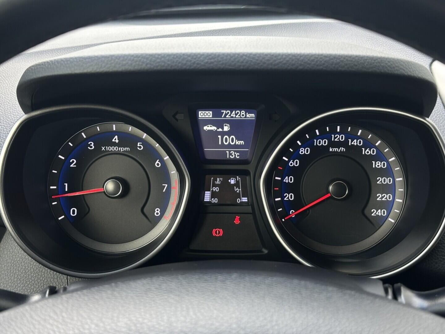 O619V07396_19.webp_I30 komfort 1.4  73 kW manuál