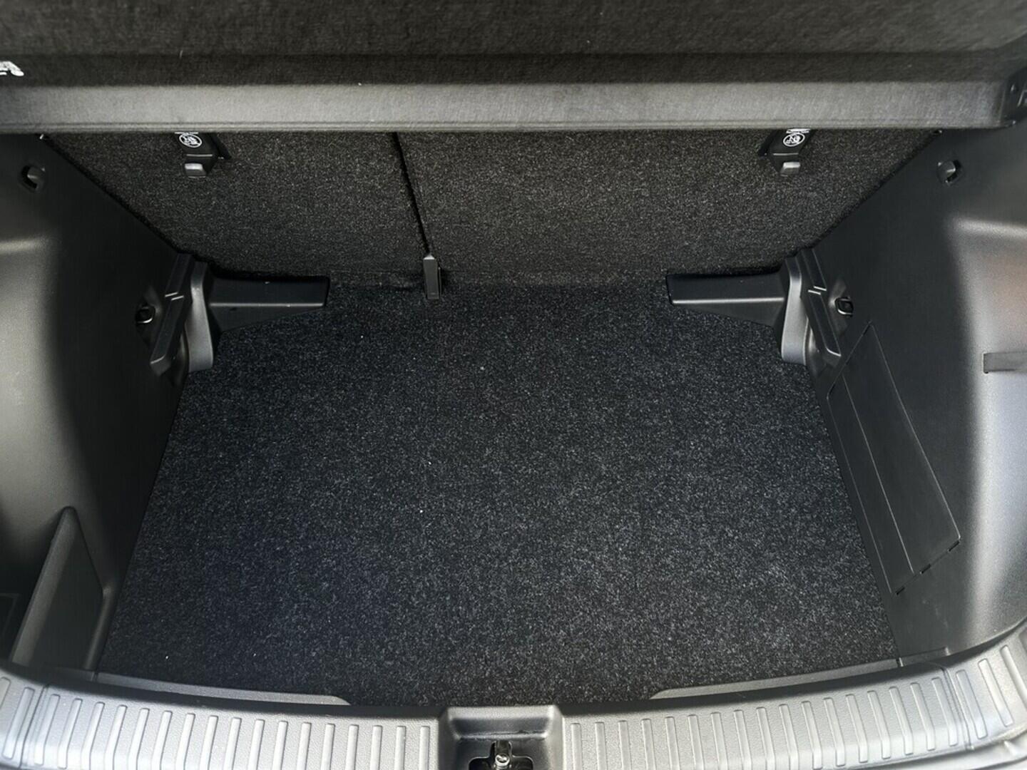 O619V07399_28.webp_FABIA Selection 1.0 TSI 59 kW manuál