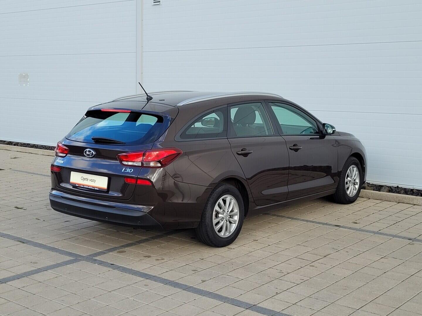 O619V07404_13.webp_I30 Trikolor 1.4 T-GDI 103 kW manuál