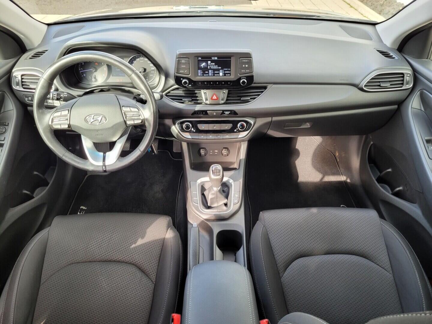 O619V07404_16.webp_I30 Trikolor 1.4 T-GDI 103 kW manuál