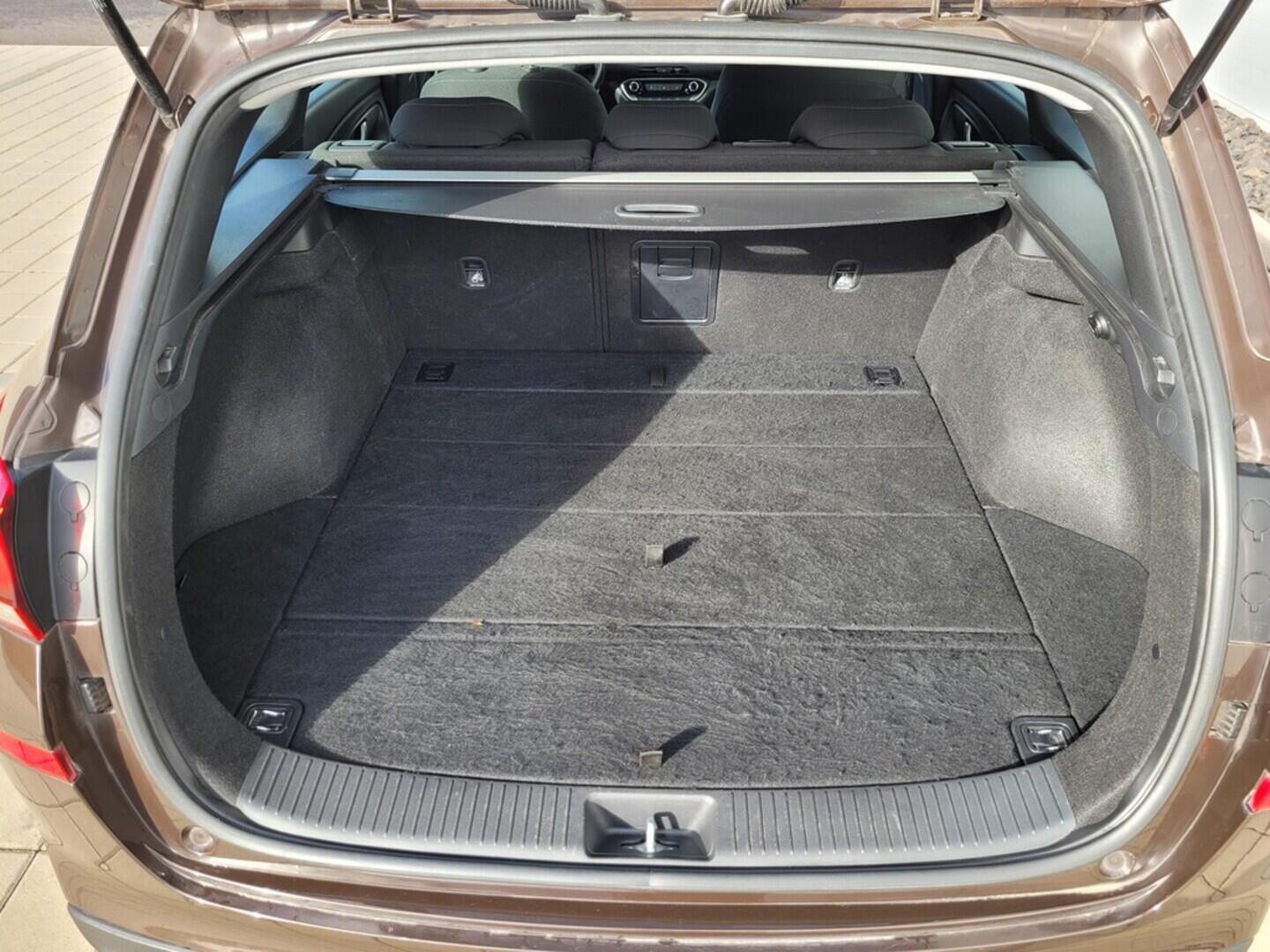 O619V07404_19.webp_I30 Trikolor 1.4 T-GDI 103 kW manuál