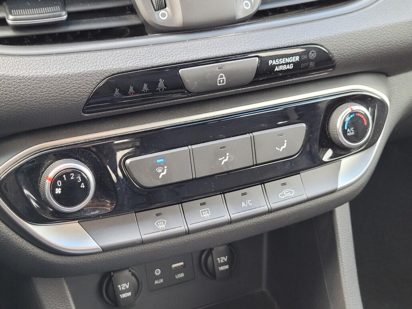 O619V07404_24.webp_I30 Trikolor 1.4 T-GDI 103 kW manuál