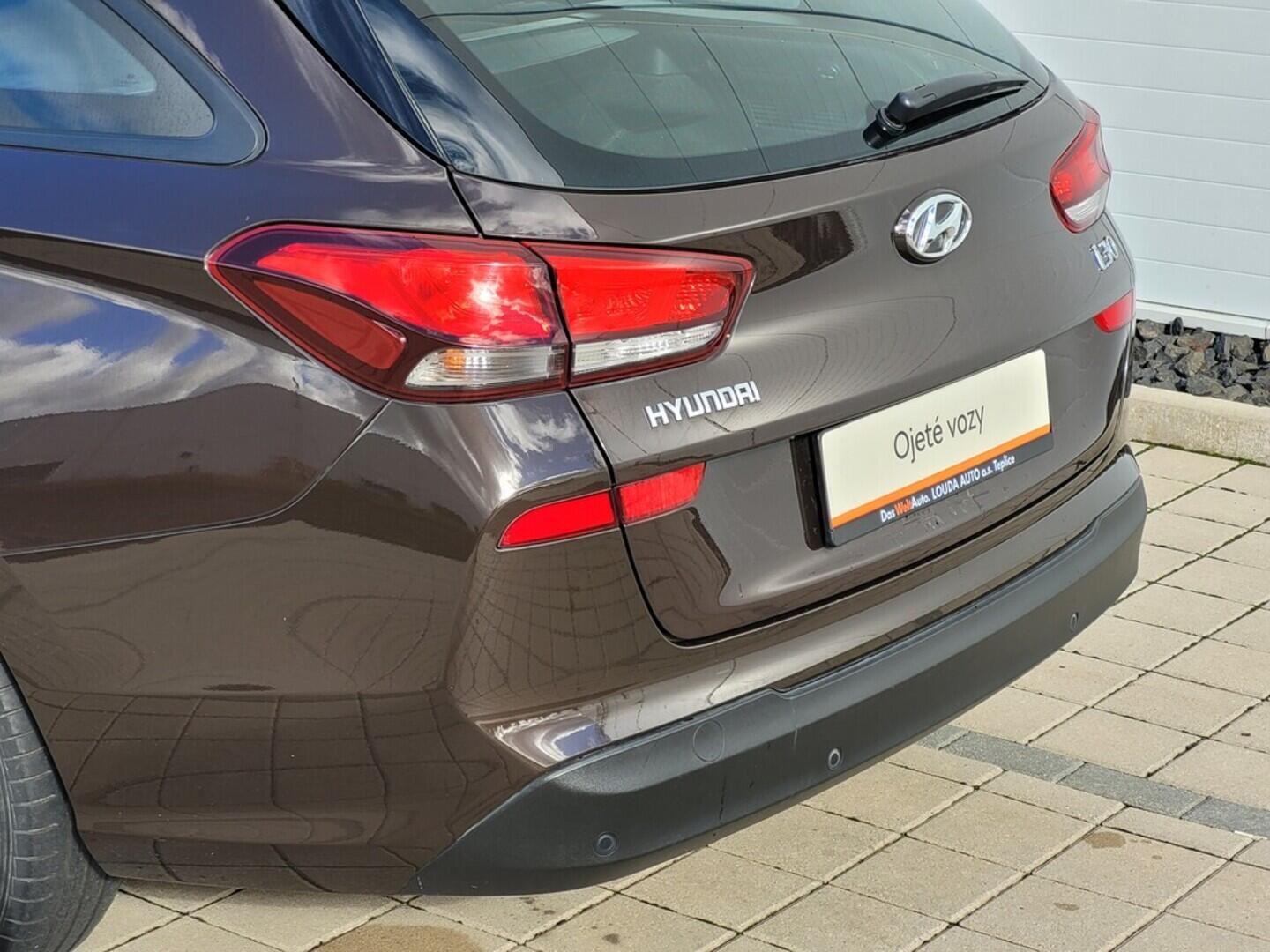 O619V07404_25.webp_I30 Trikolor 1.4 T-GDI 103 kW manuál