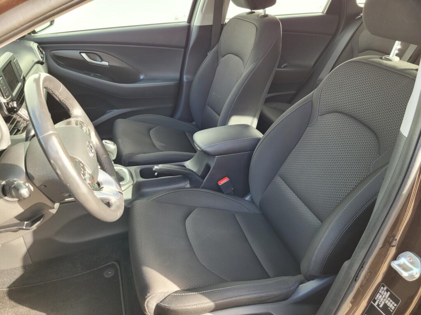 O619V07404_29.webp_I30 Trikolor 1.4 T-GDI 103 kW manuál