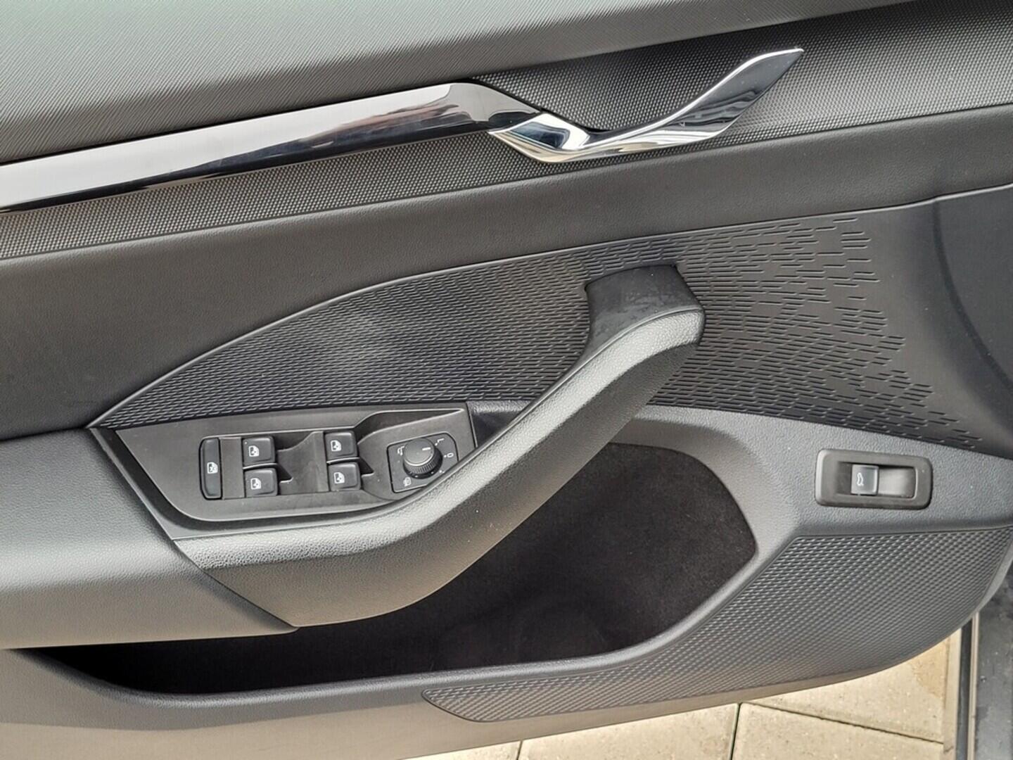 O619V07406_35.webp_OCTAVIA SportLine 2.0 TDI 110 kW automat, DPH