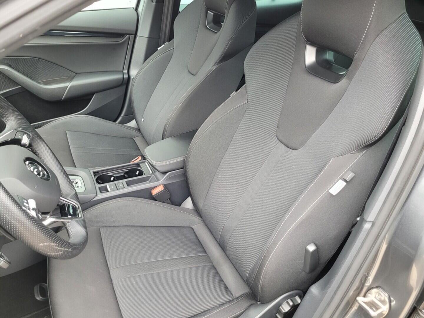 O619V07406_37.webp_OCTAVIA SportLine 2.0 TDI 110 kW automat, DPH