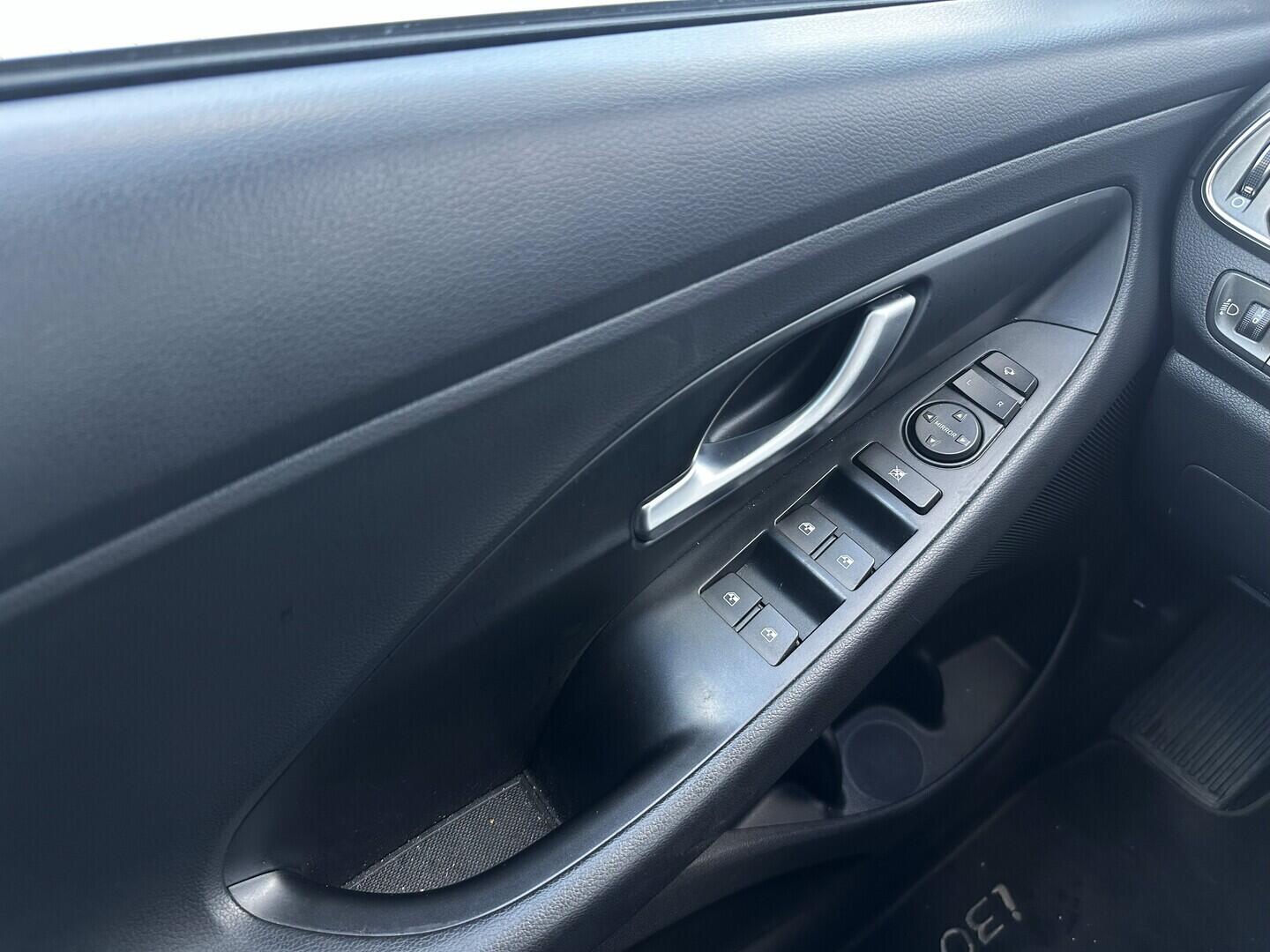 O619V07408_34.webp_I30 Smart 1.5  70 kW manuál, DPH