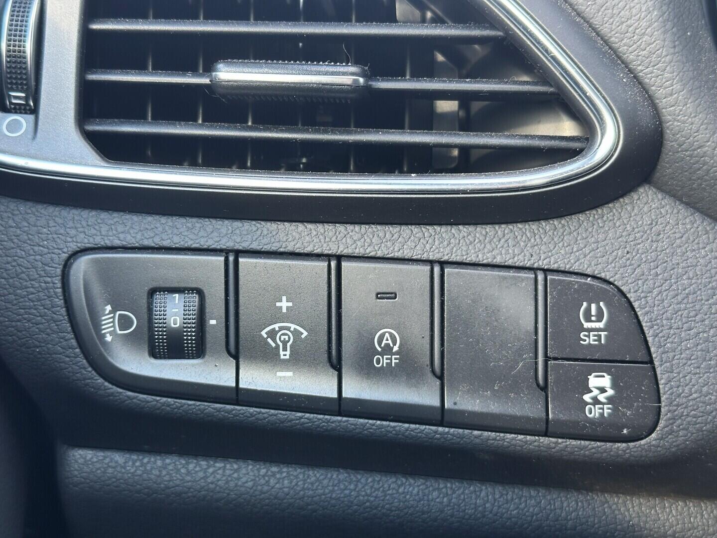 O619V07408_35.webp_I30 Smart 1.5  70 kW manuál, DPH