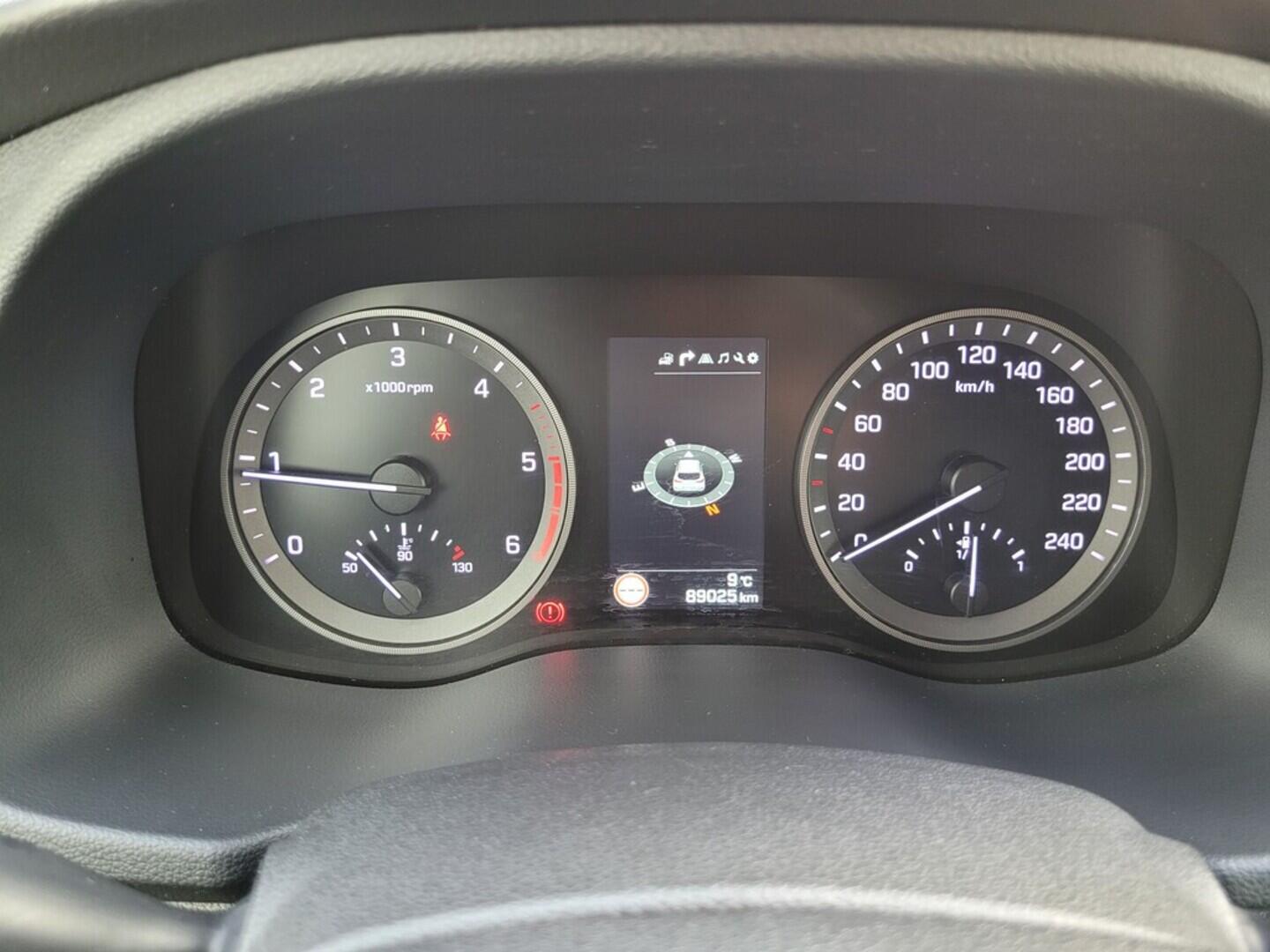 O619V07411_17.webp_TUCSON Style 2.0  100 kW manuál