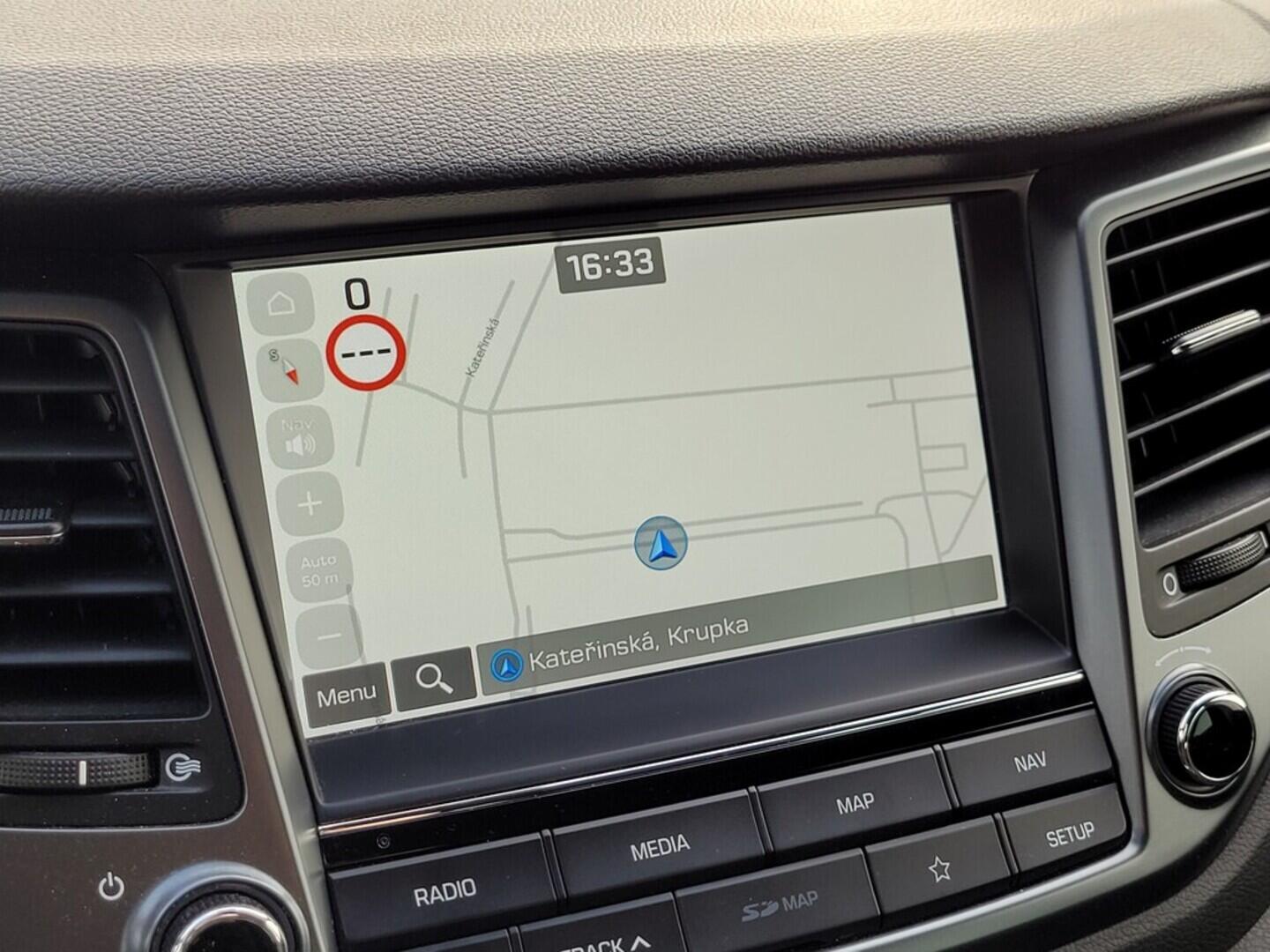 O619V07411_24.webp_TUCSON Style 2.0  100 kW manuál