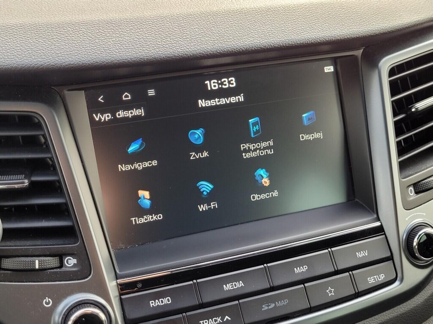 O619V07411_26.webp_TUCSON Style 2.0  100 kW manuál