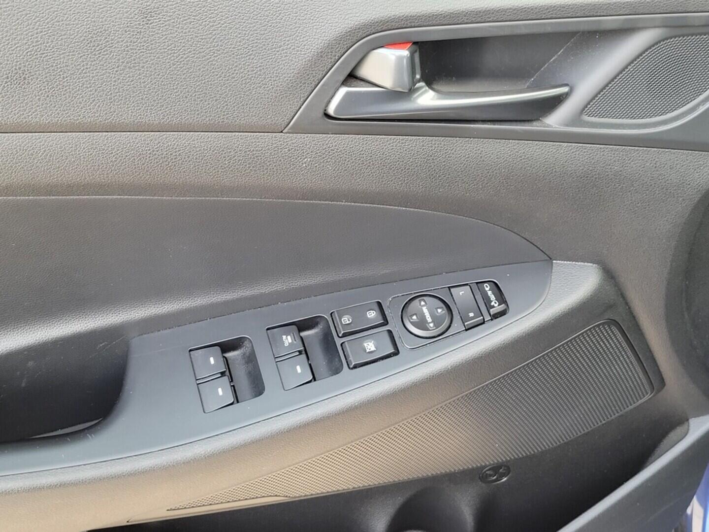 O619V07411_30.webp_TUCSON Style 2.0  100 kW manuál