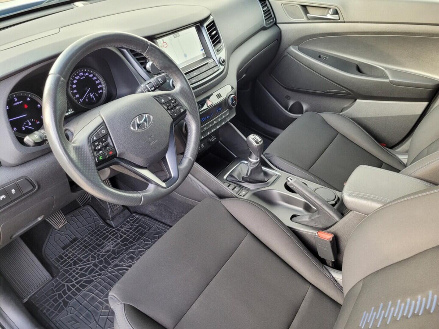 O619V07411_31.webp_TUCSON Style 2.0  100 kW manuál