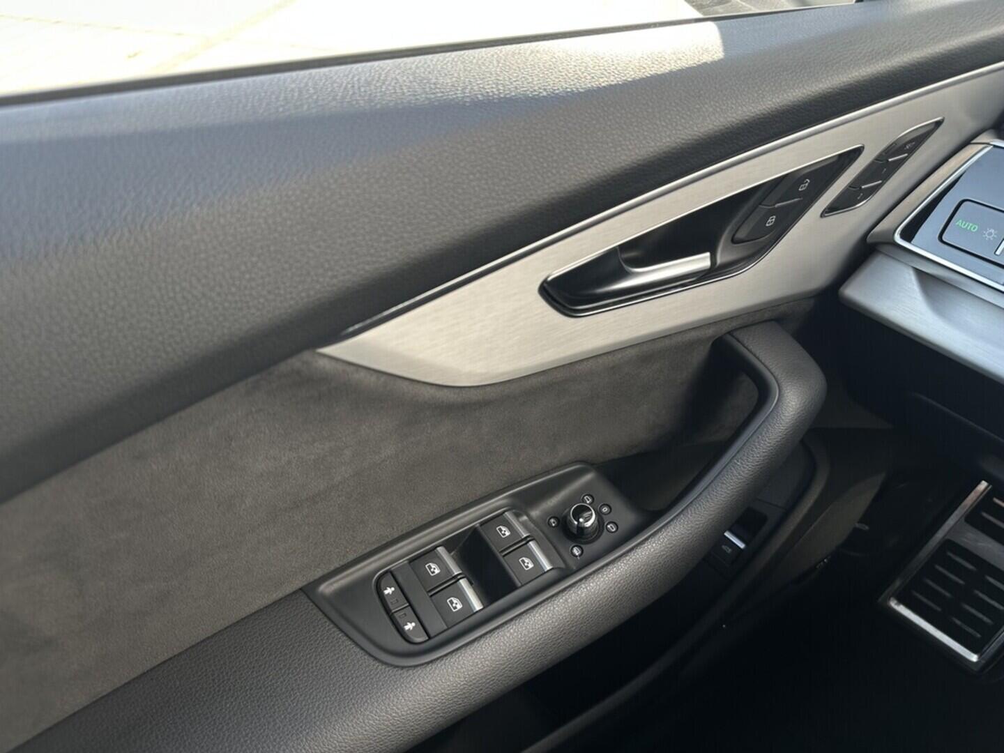O619V07416_23.webp_Q7 S-line 3.0 TDI 210 kW automat, DPH