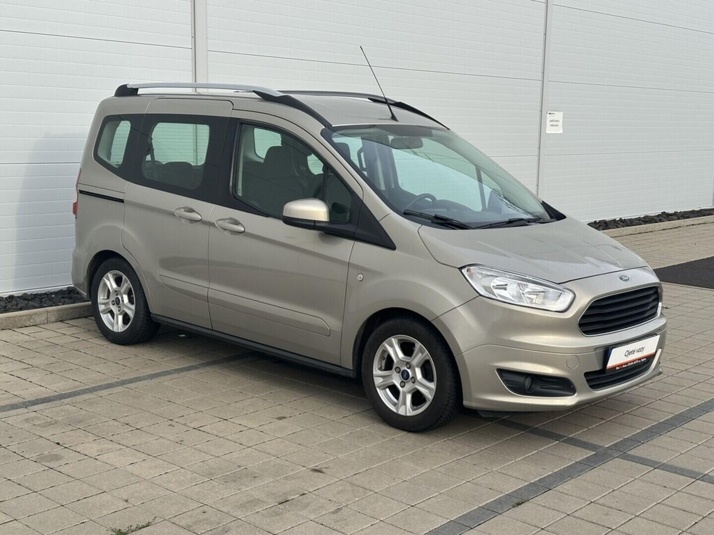 O619V07420_12.webp_TOURNEO COURIER  1.0 EcoBoost 74 kW manuál