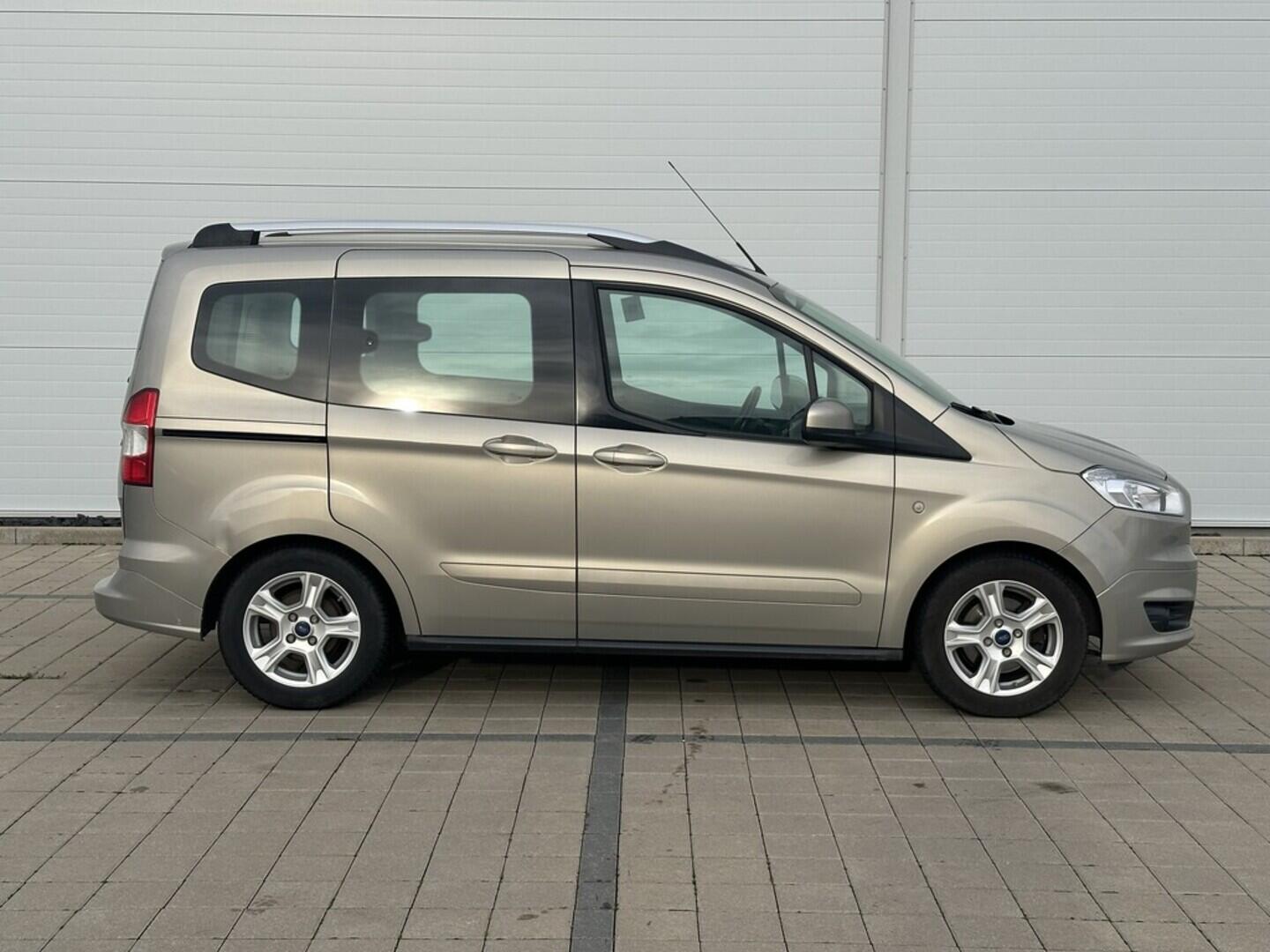 O619V07420_13.webp_TOURNEO COURIER  1.0 EcoBoost 74 kW manuál