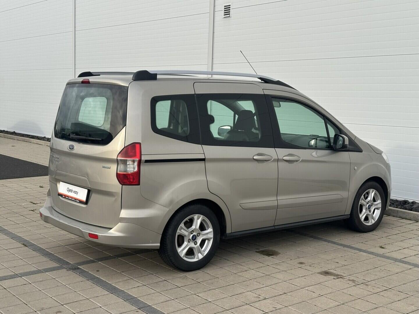 O619V07420_14.webp_TOURNEO COURIER  1.0 EcoBoost 74 kW manuál