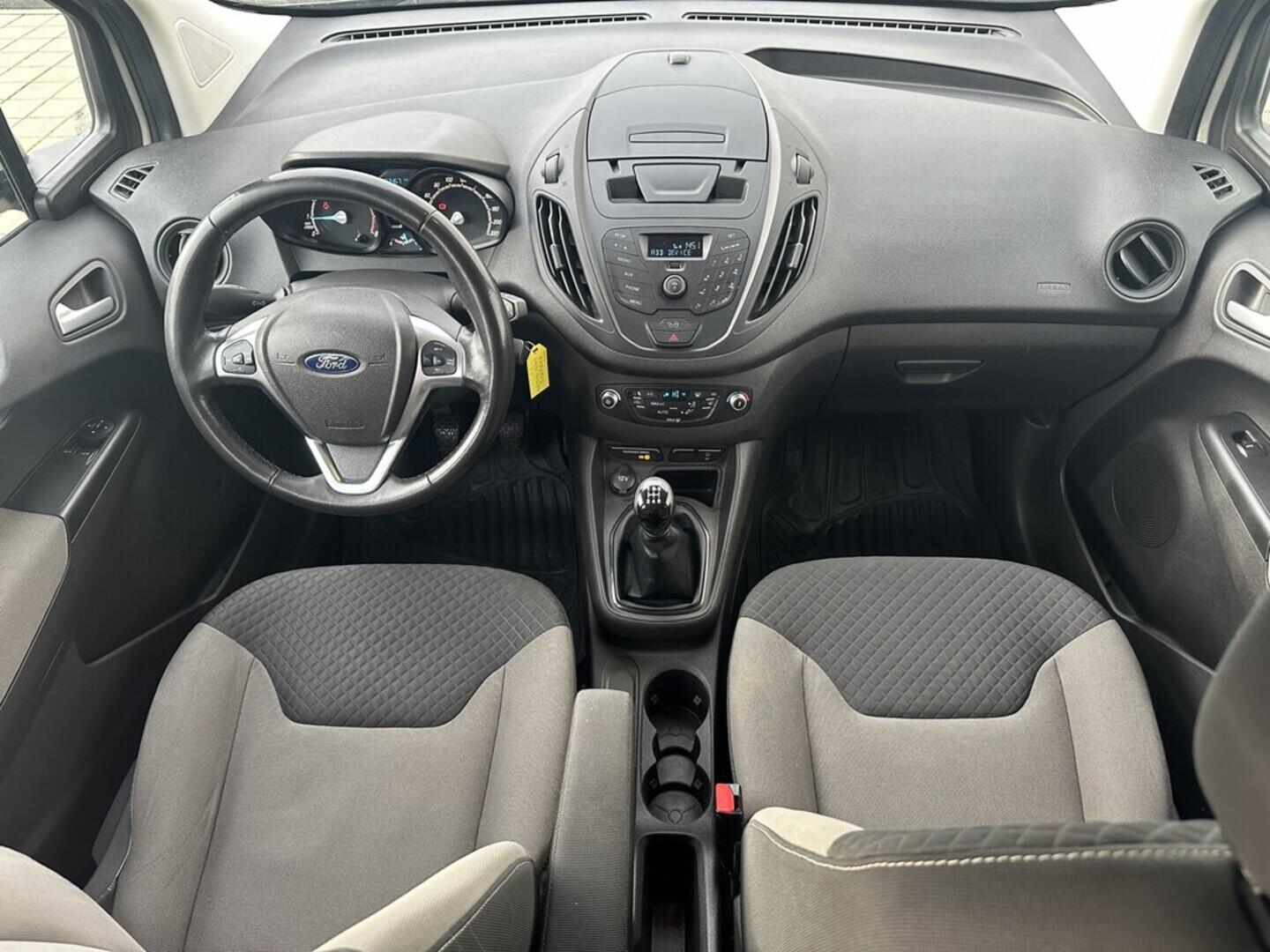 O619V07420_18.webp_TOURNEO COURIER  1.0 EcoBoost 74 kW manuál