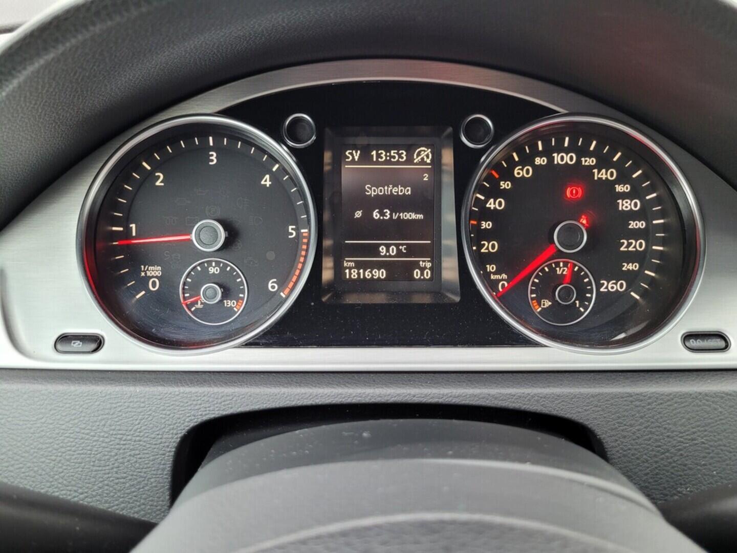 O619V07422_19.webp_PASSAT VARIANT Highline 2.0 TDI 103 kW manuál