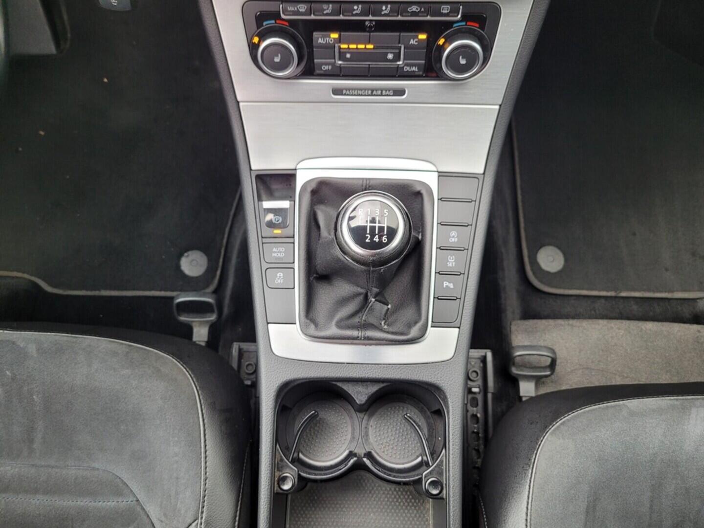 O619V07422_22.webp_PASSAT VARIANT Highline 2.0 TDI 103 kW manuál