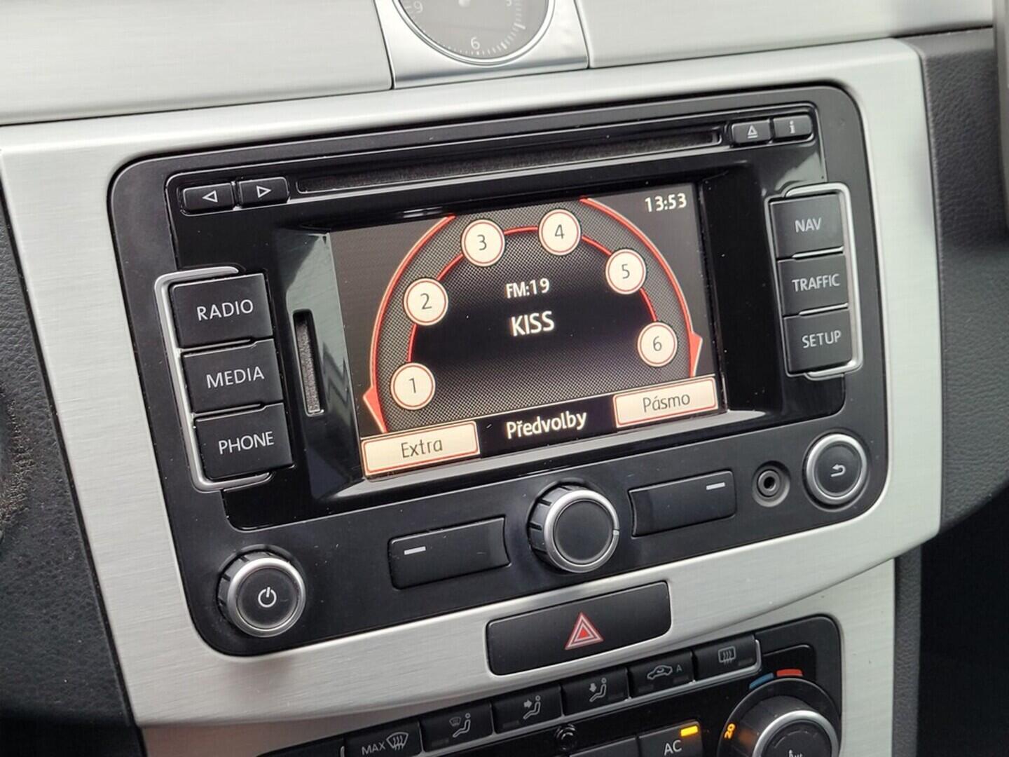 O619V07422_26.webp_PASSAT VARIANT Highline 2.0 TDI 103 kW manuál