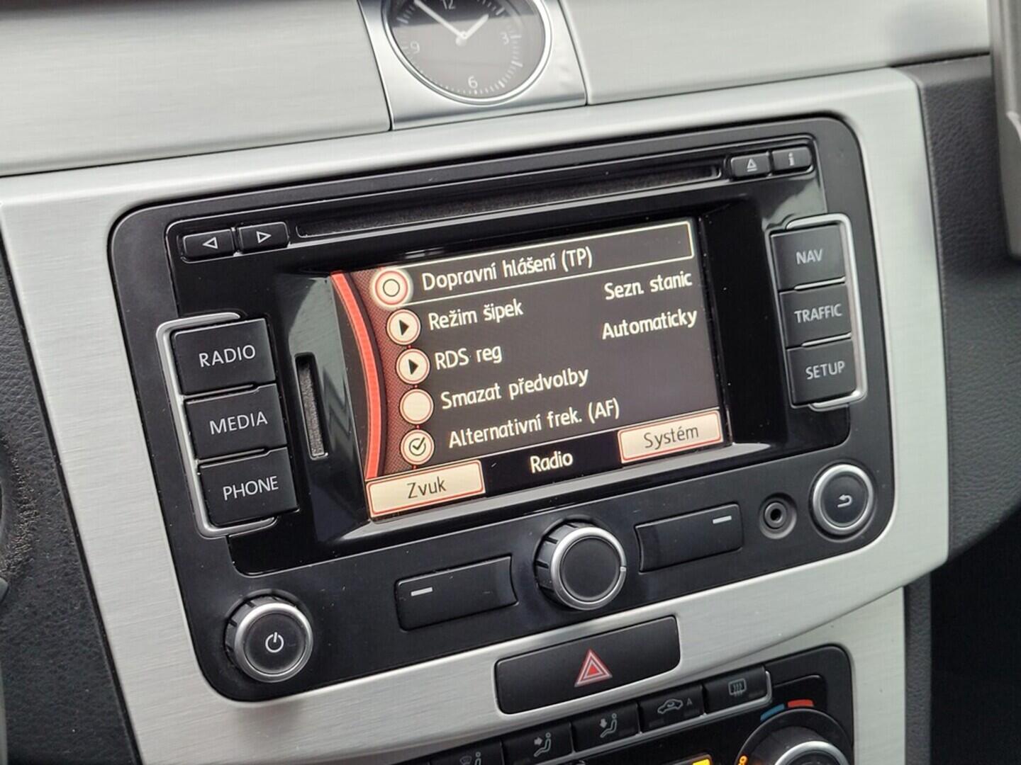 O619V07422_27.webp_PASSAT VARIANT Highline 2.0 TDI 103 kW manuál