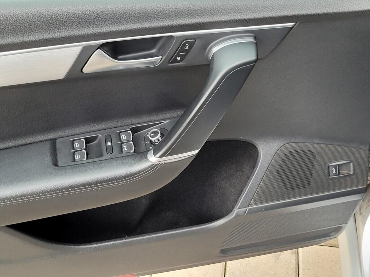 O619V07422_30.webp_PASSAT VARIANT Highline 2.0 TDI 103 kW manuál