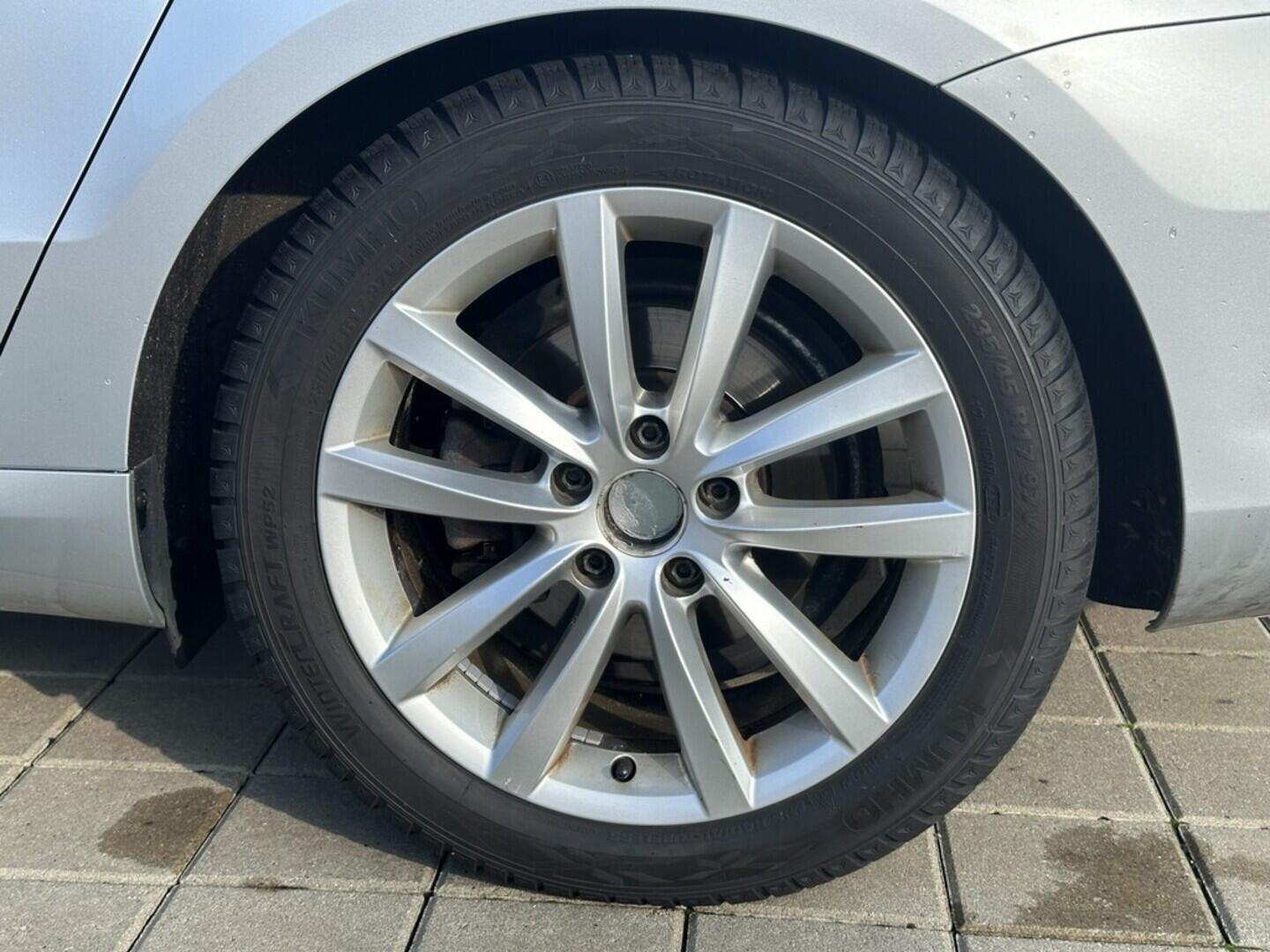 O619V07422_35.webp_PASSAT VARIANT Highline 2.0 TDI 103 kW manuál