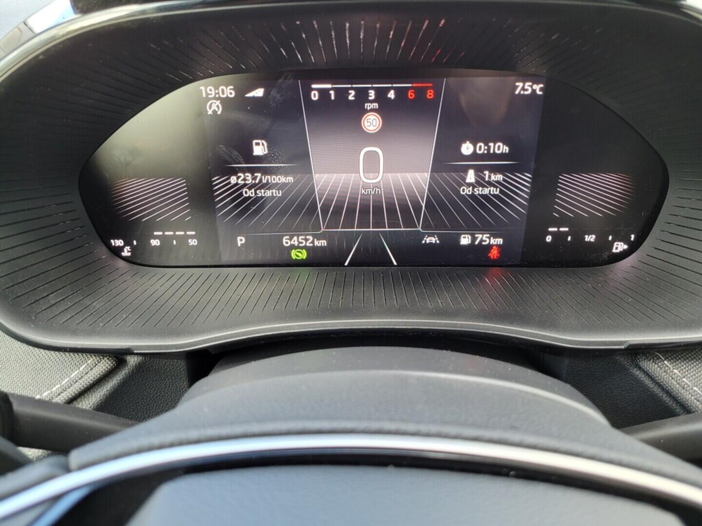 O619V07431_17.webp_FABIA Top Selection 1.0 TSI 85 kW automat, DPH