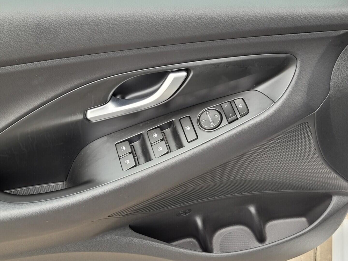 O619V07435_20.webp_I30 WG MY25  Smart 1,5i  1.5 DPI 70 kW manuál, DPH