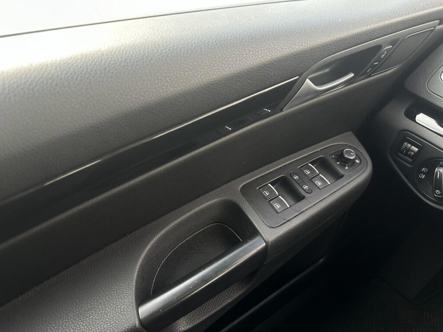 O619V07437_23.webp_SHARAN Highline 4Motion 2.0 TDI 110 kW manuál