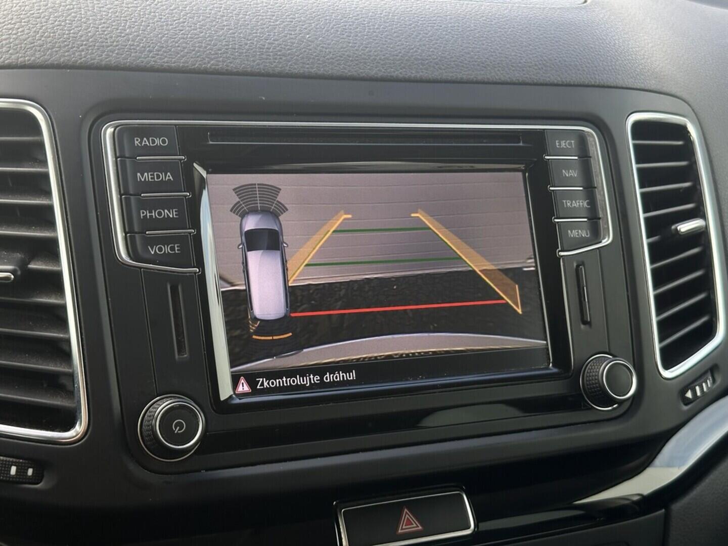 O619V07437_26.webp_SHARAN Highline 4Motion 2.0 TDI 110 kW manuál