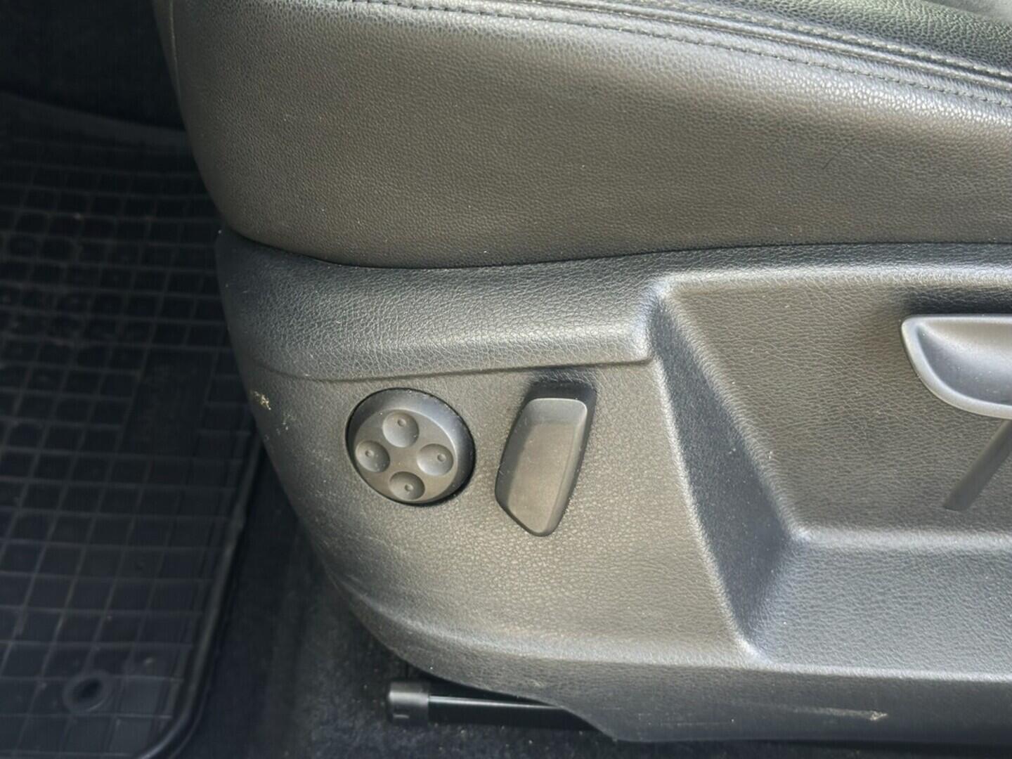 O619V07437_28.webp_SHARAN Highline 4Motion 2.0 TDI 110 kW manuál