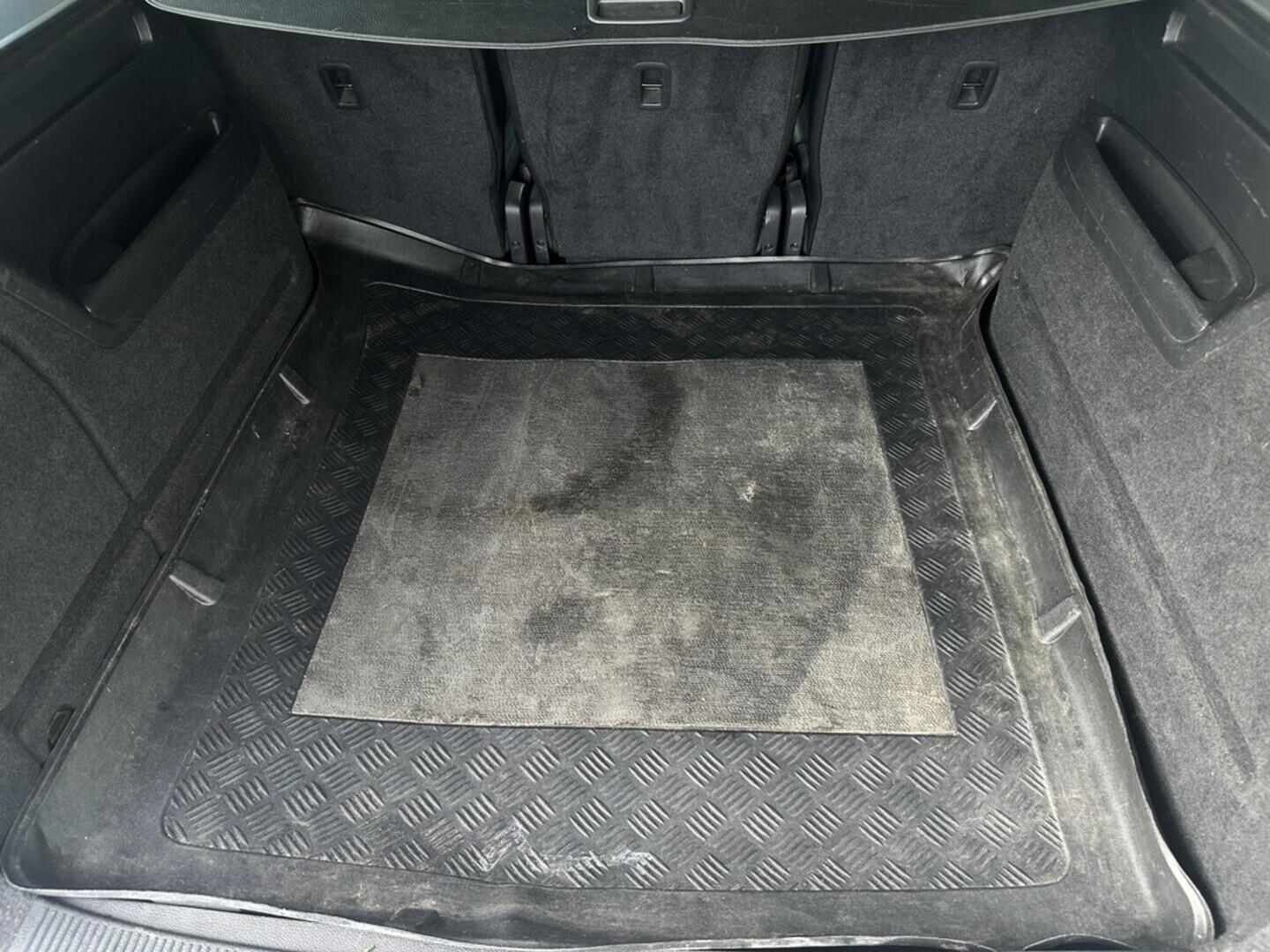 O619V07437_31.webp_SHARAN Highline 4Motion 2.0 TDI 110 kW manuál