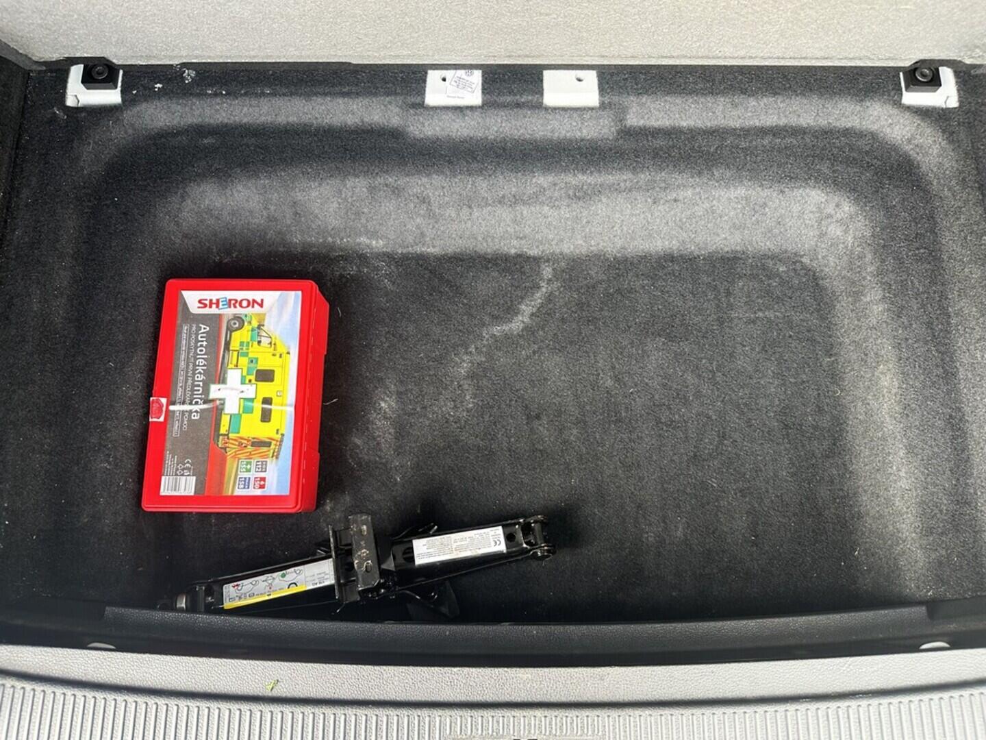 O619V07437_32.webp_SHARAN Highline 4Motion 2.0 TDI 110 kW manuál