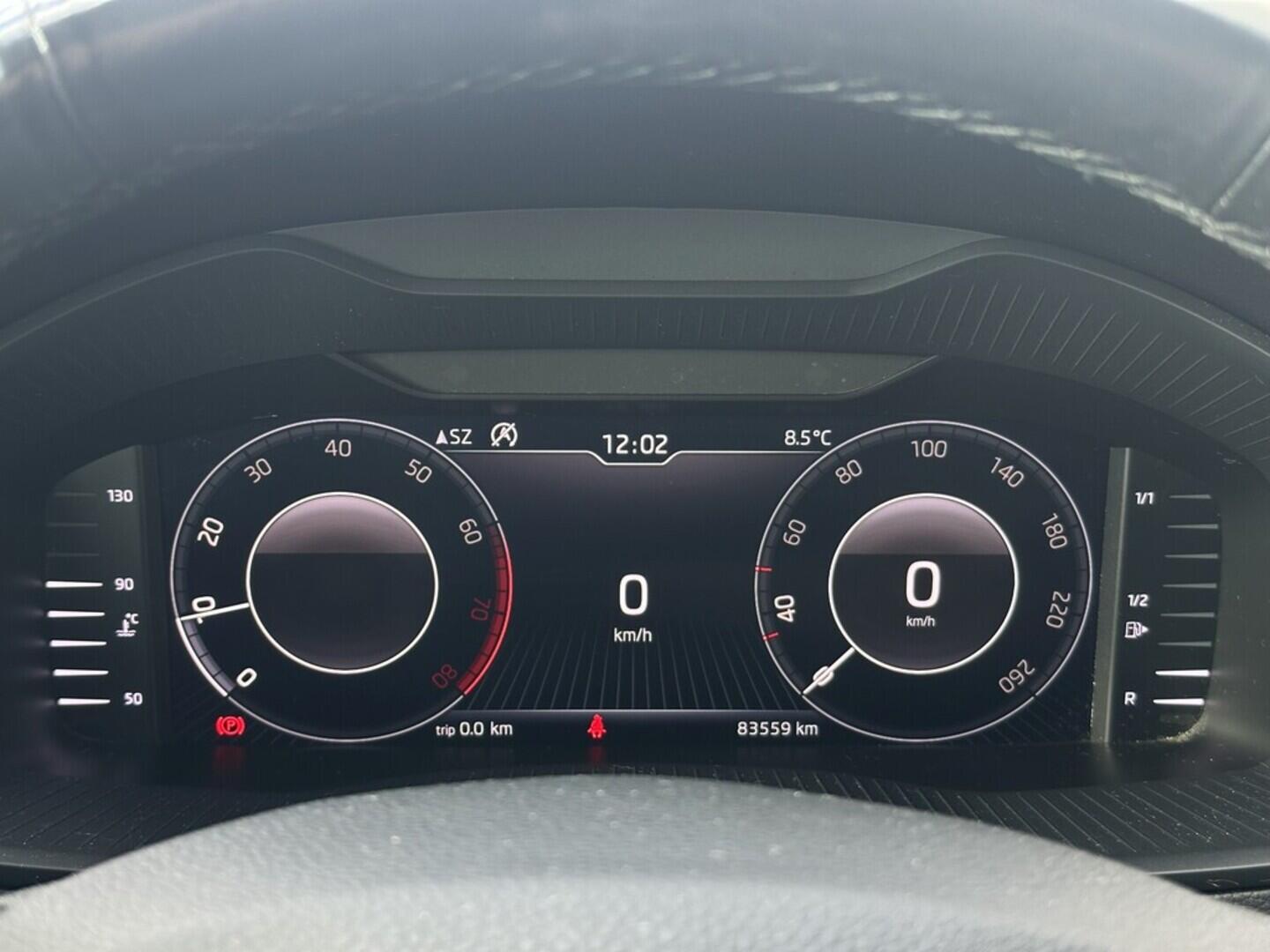 O619V07439_19.webp_KAROQ Style 1.5 TSI 110 kW manuál