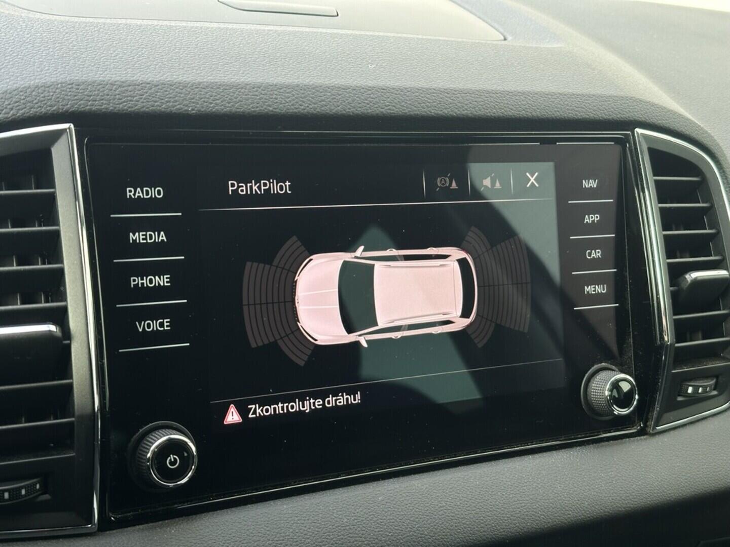 O619V07439_25.webp_KAROQ Style 1.5 TSI 110 kW manuál