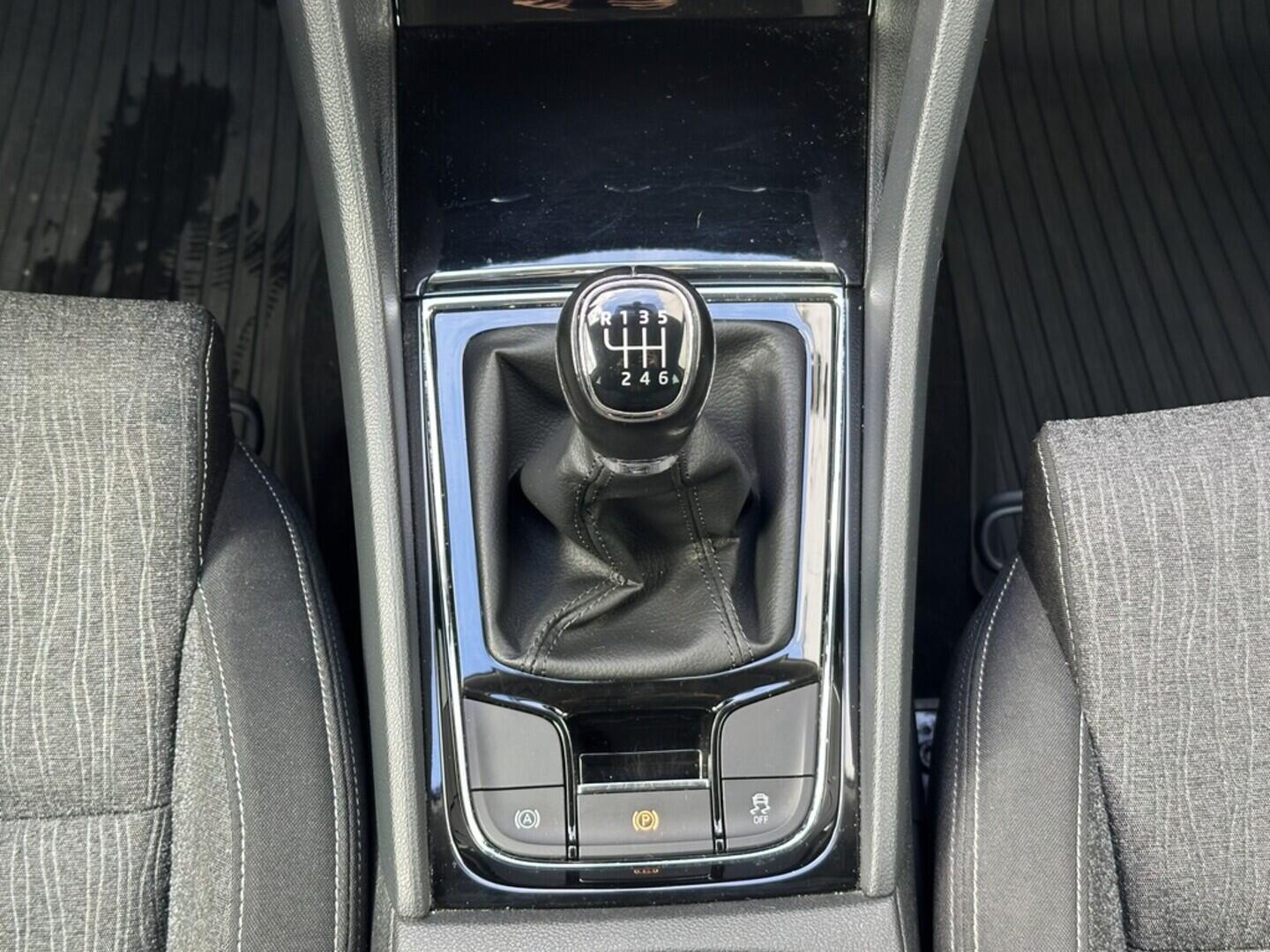 O619V07439_28.webp_KAROQ Style 1.5 TSI 110 kW manuál