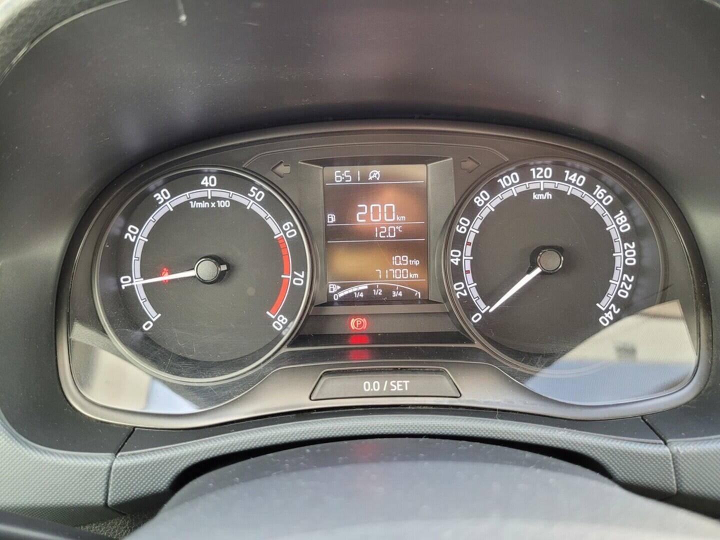 O619V07444_17.webp_FABIA Active 1.0 TSI 70 kW manuál, DPH