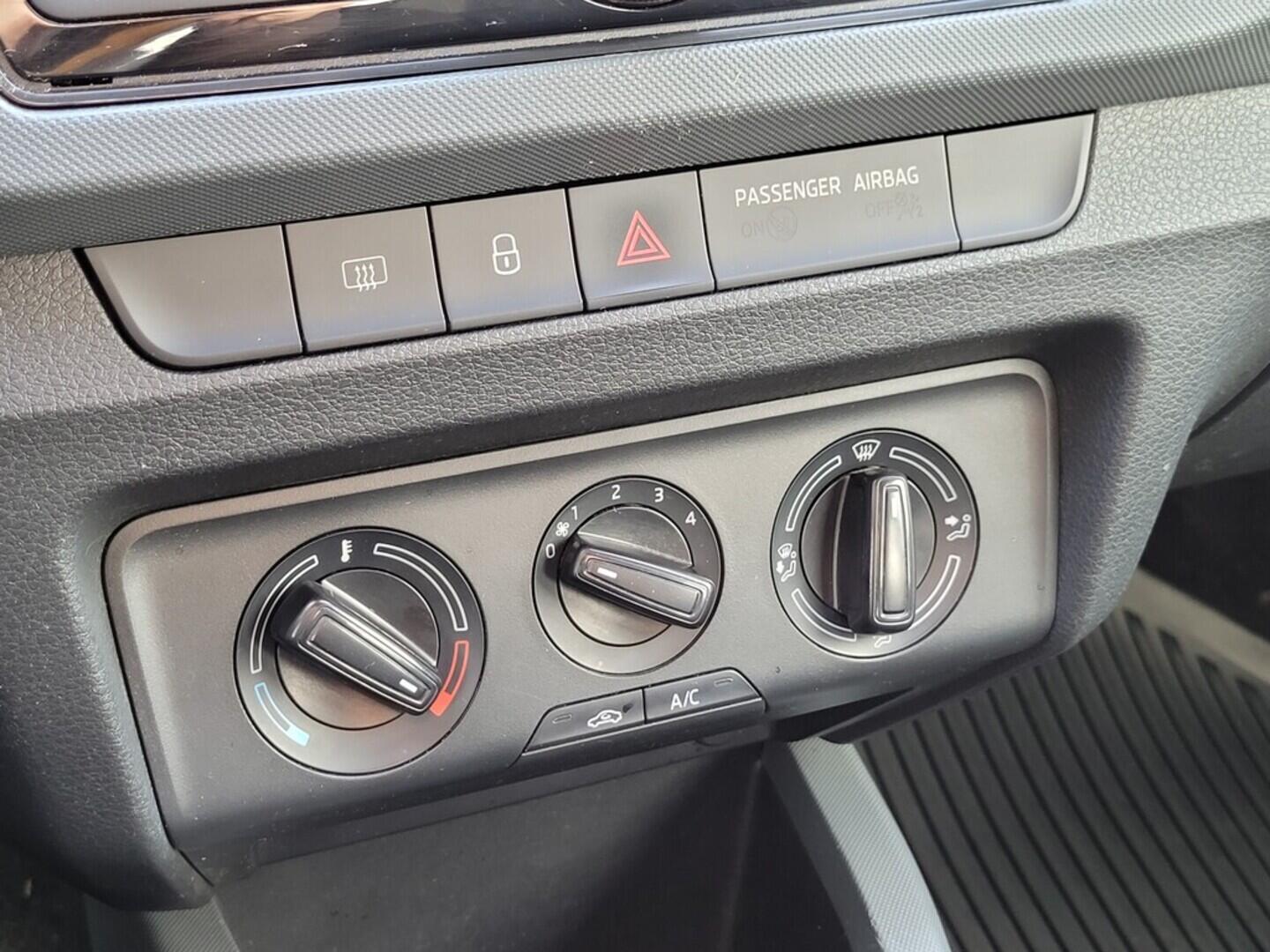 O619V07444_24.webp_FABIA Active 1.0 TSI 70 kW manuál, DPH