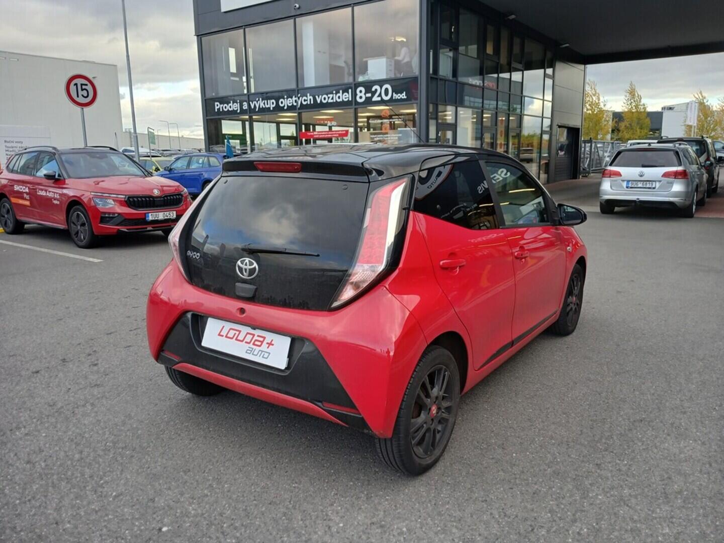 O619V07445_11.webp_AYGO  1.0  51 kW manuál