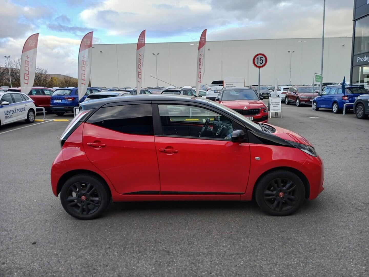 O619V07445_12.webp_AYGO  1.0  51 kW manuál