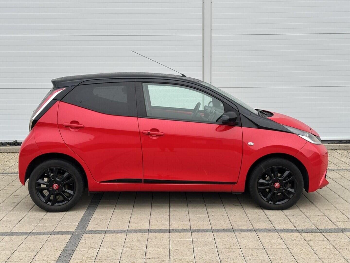 O619V07445_13.webp_AYGO  1.0  51 kW manuál