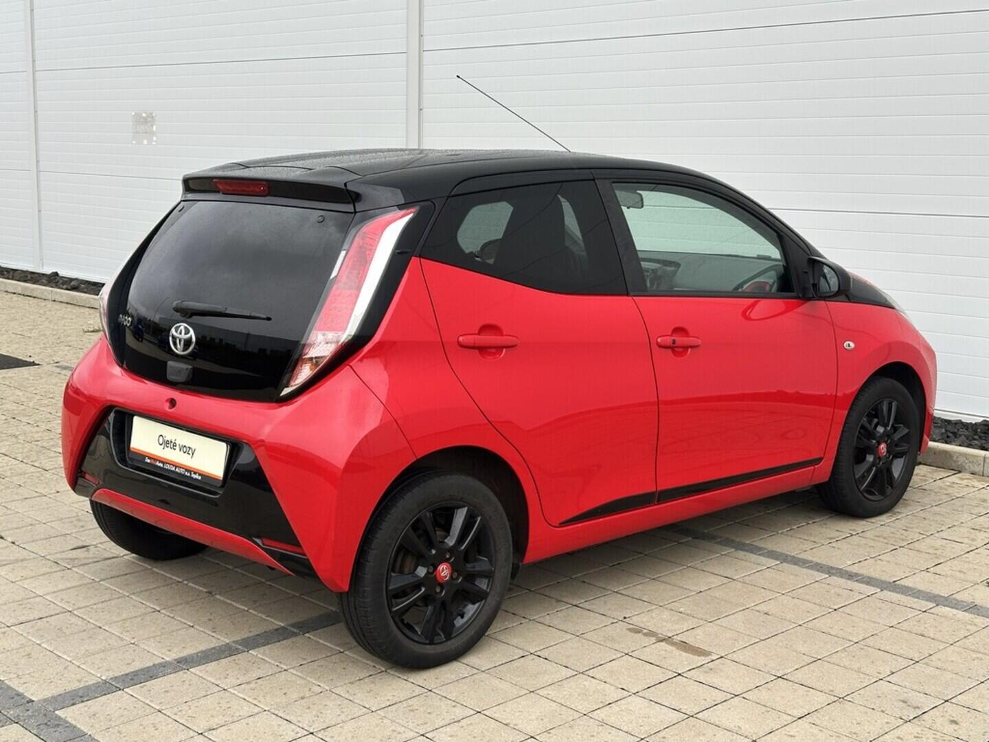 O619V07445_14.webp_AYGO  1.0  51 kW manuál