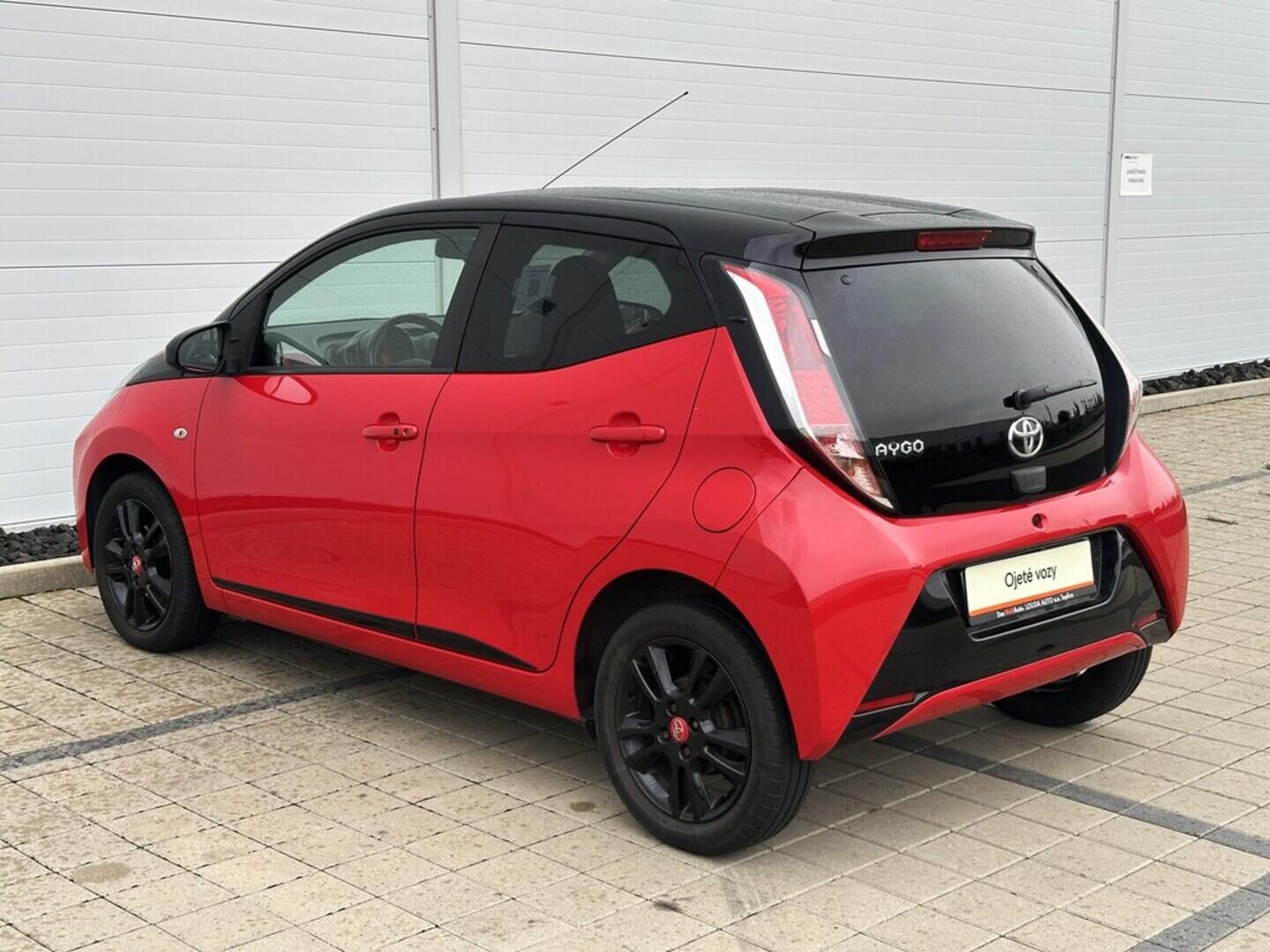 O619V07445_16.webp_AYGO  1.0  51 kW manuál