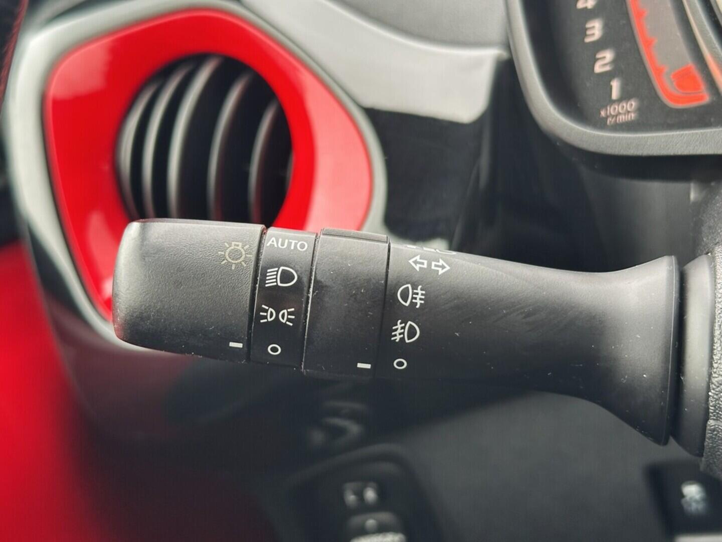 O619V07445_21.webp_AYGO  1.0  51 kW manuál