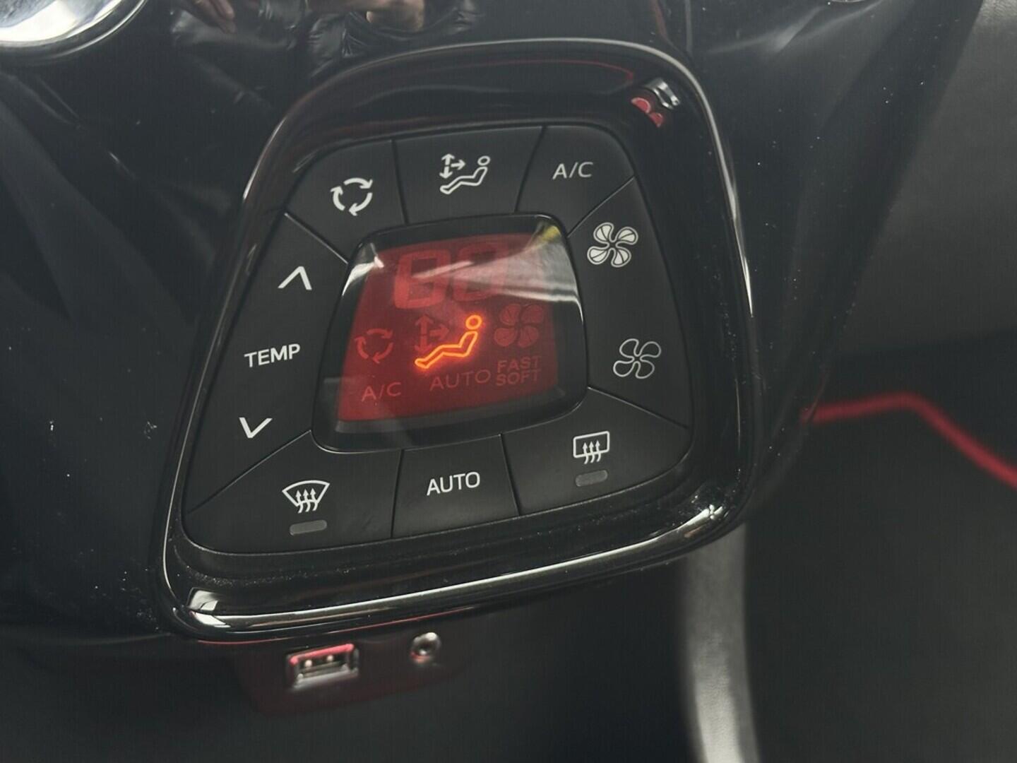 O619V07445_25.webp_AYGO  1.0  51 kW manuál